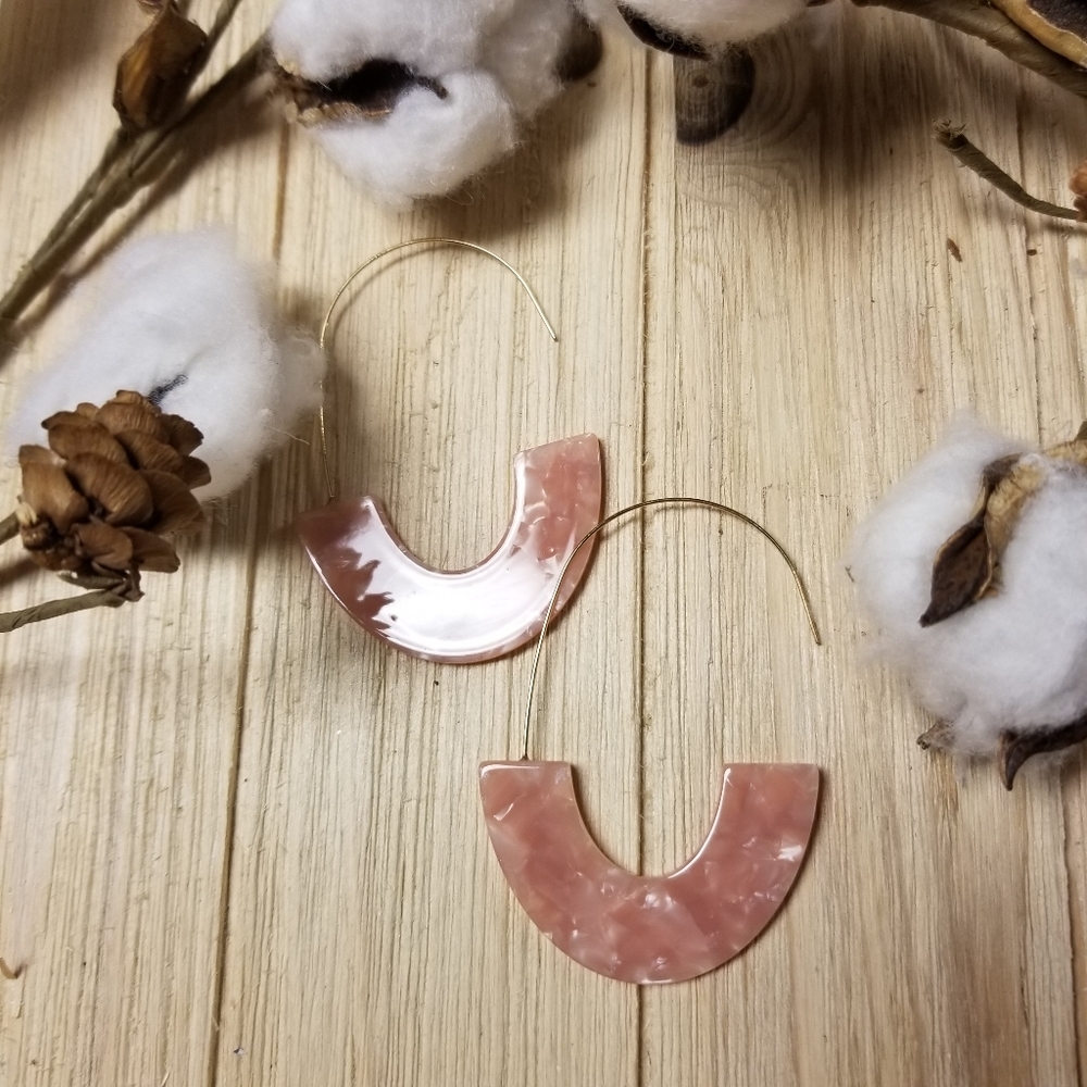 Beautiful crushed PINK shell hook earrings - Picture 7 of 7